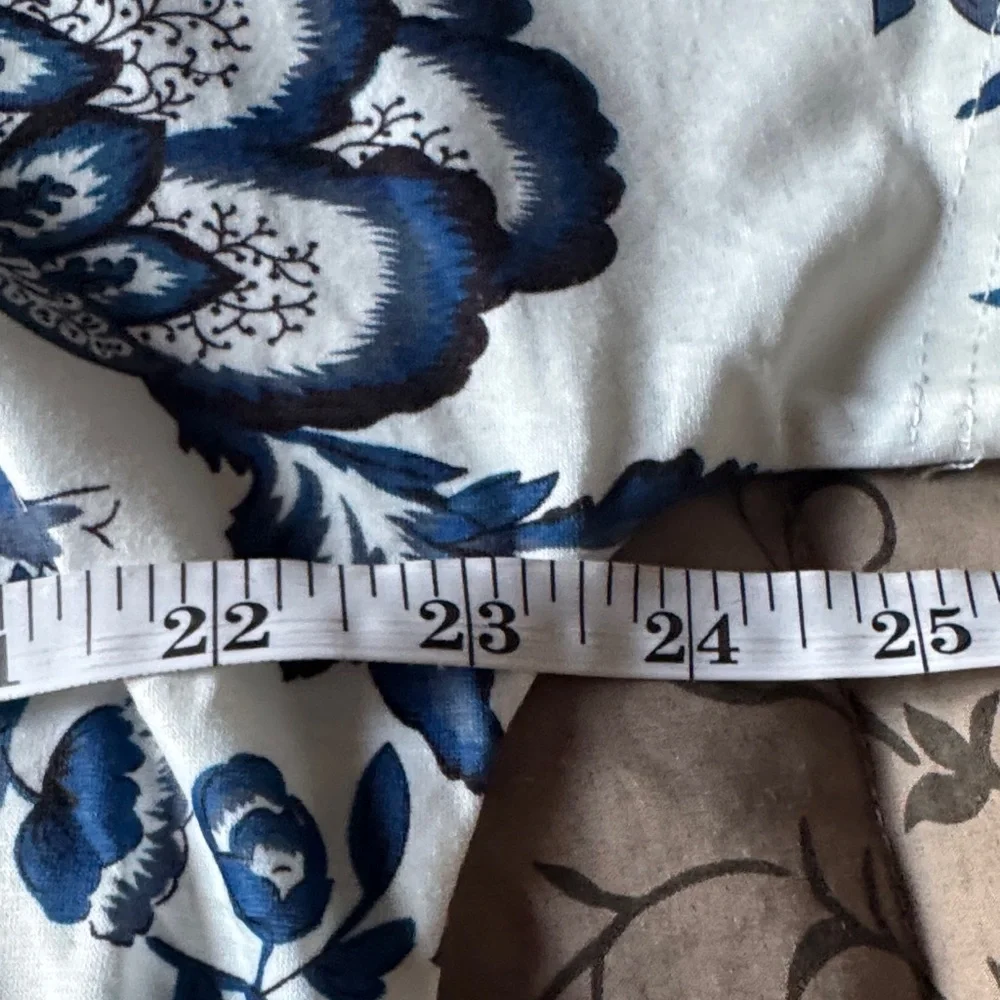 WIHOLL Blue & White Tee with Ruched Sides – XL (NWT) - Picture 4 of 9